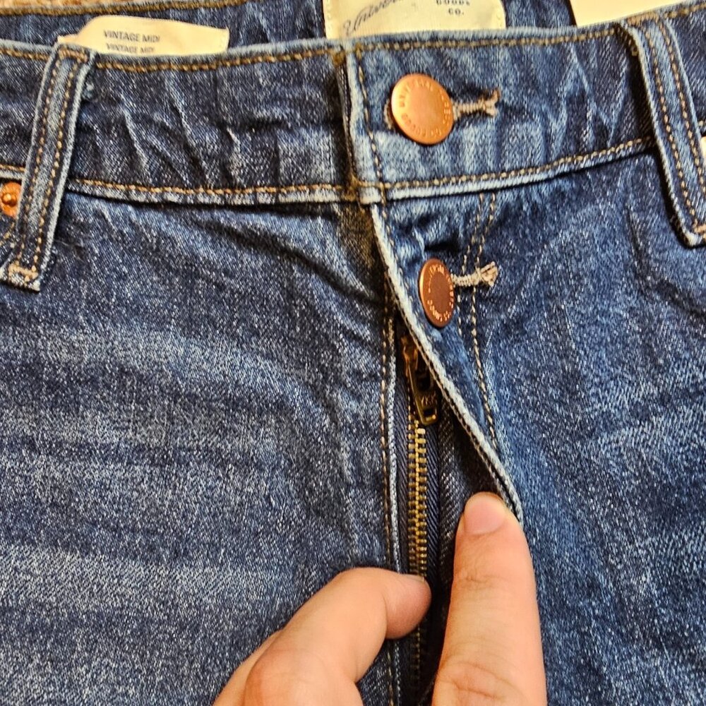 NWT Universal Thread Jean Shorts Womens 10 Vintage Midi Cutoff Distressed Denim - Picture 3 of 8